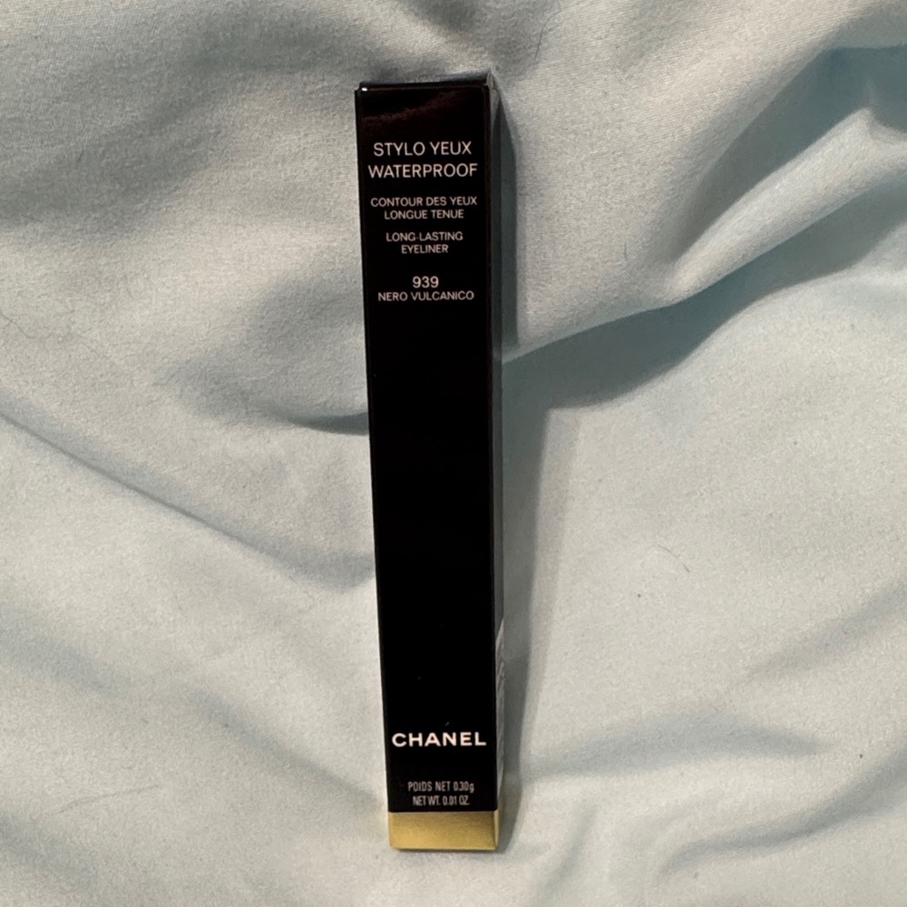 CHANEL Stylo Yeux Waterproof Eyeliner in Nero Vulcanico